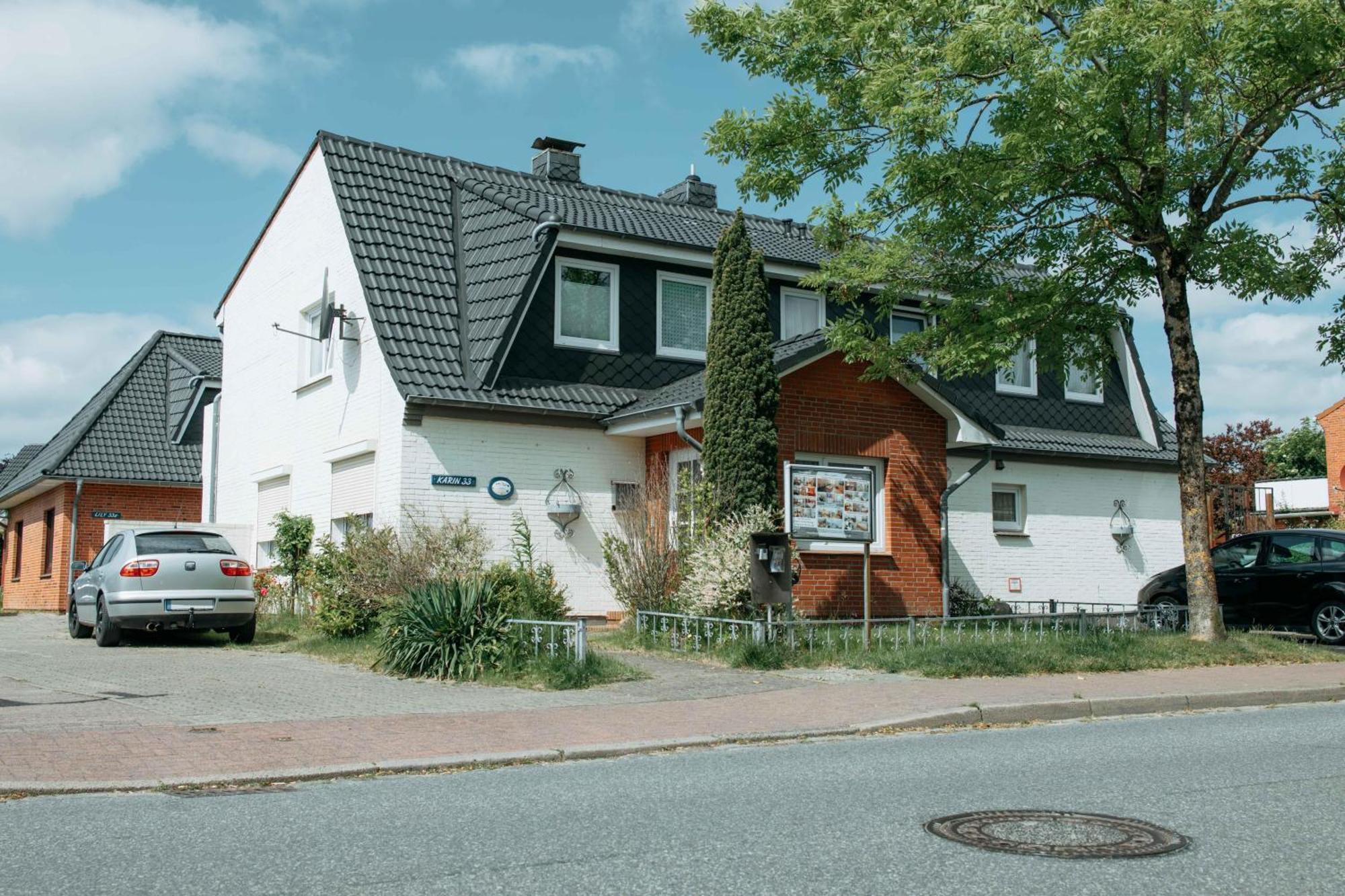 Haus-Karin-Ferienwohnung-2 Busum Exterior photo